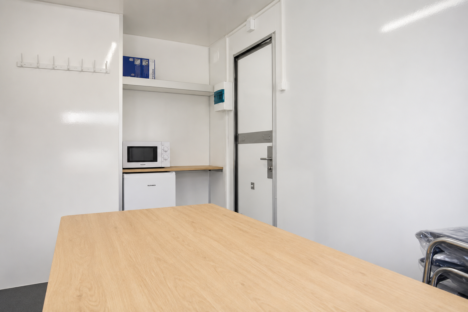 schaftwagen-met-toilet-en-berging-03.jpg
