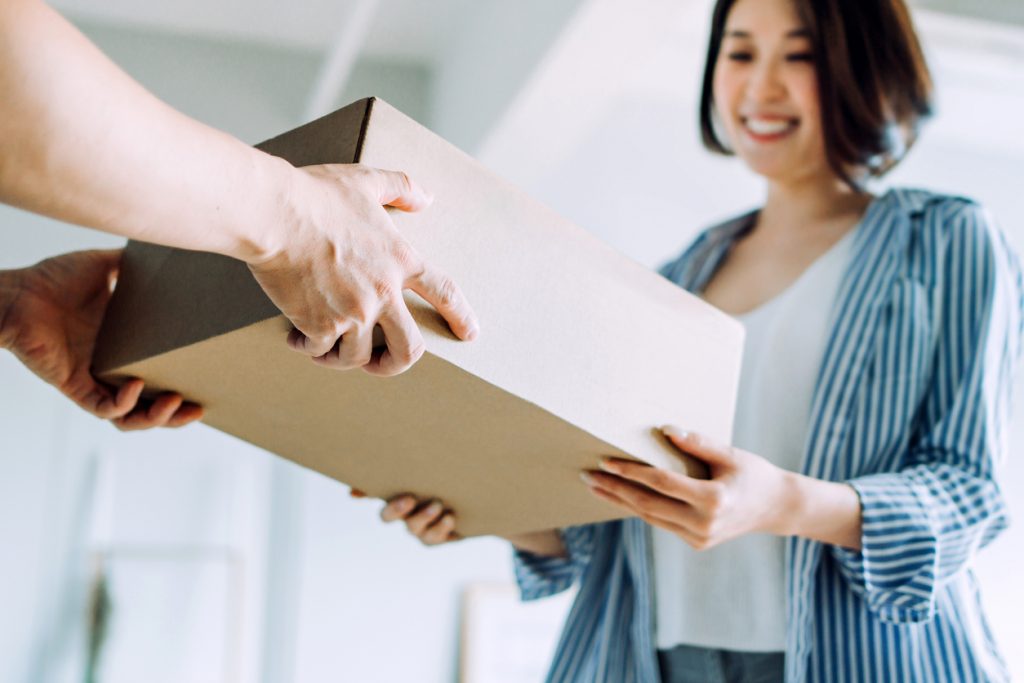 customer-receiving-package