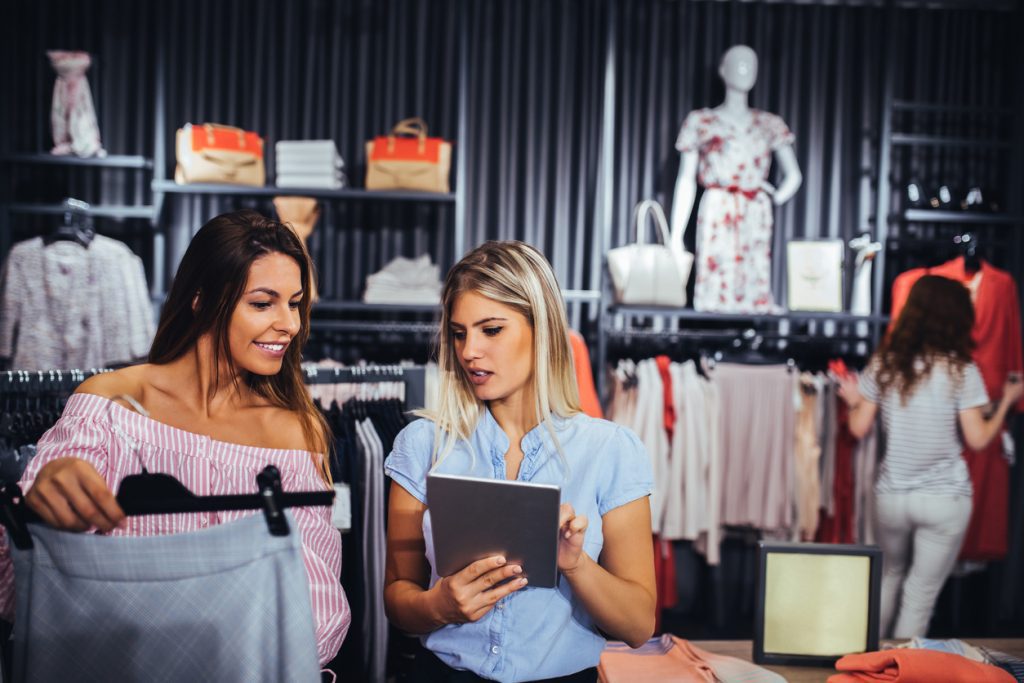 Sales-assistant-helping