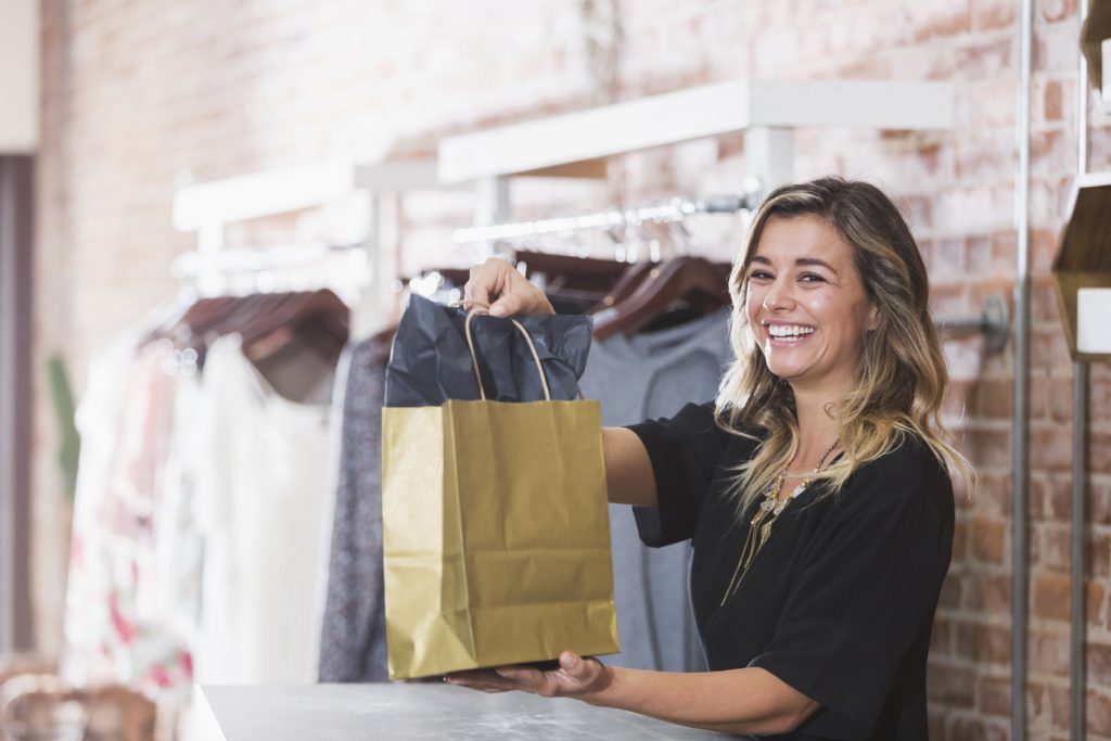 sales-assistant-with-bag