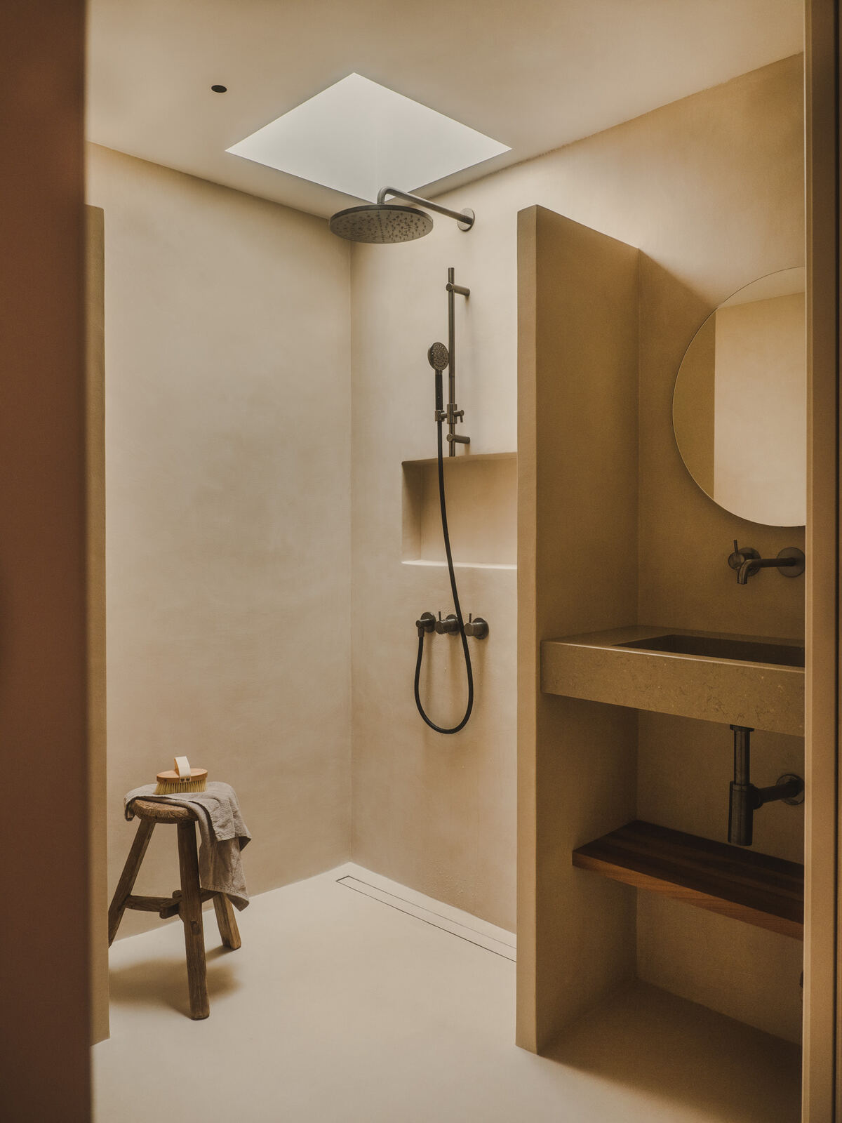 Mineral finished shower room lit by a skylight, Casa M