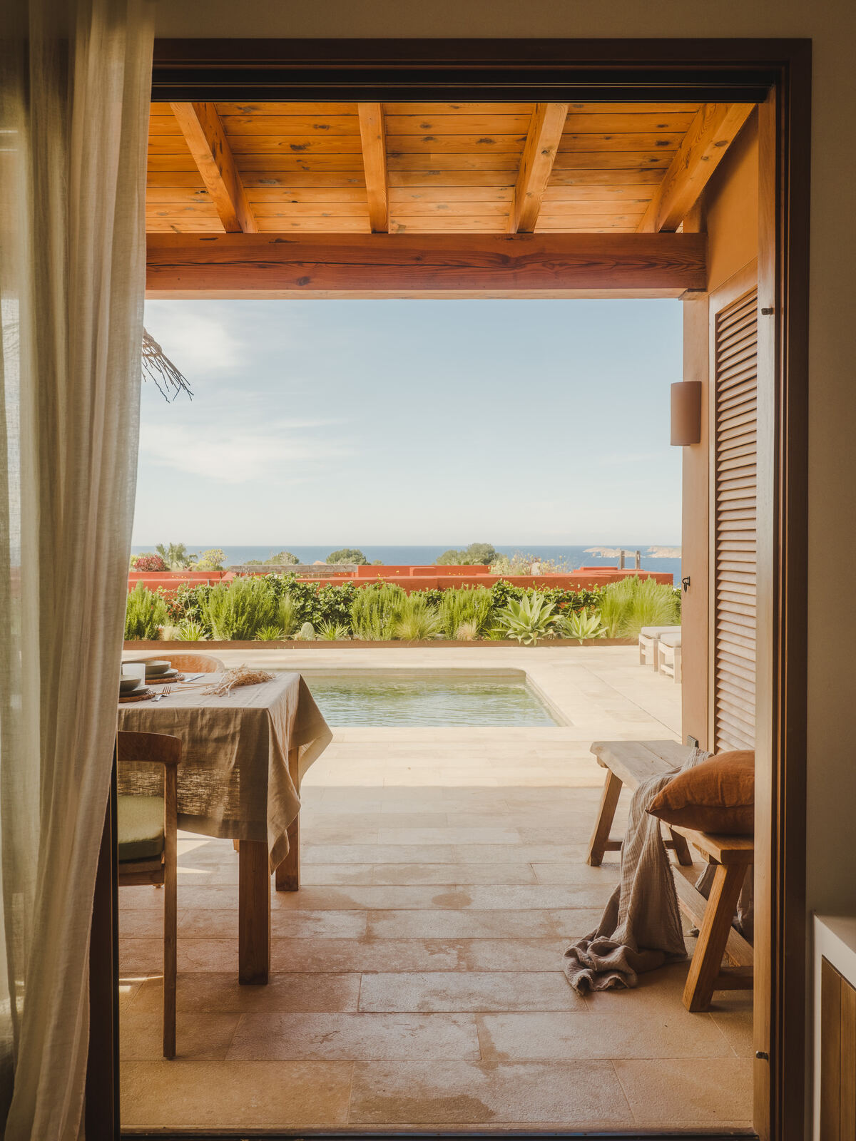 Covered terrace opening to the pool and sea view, Casa M
