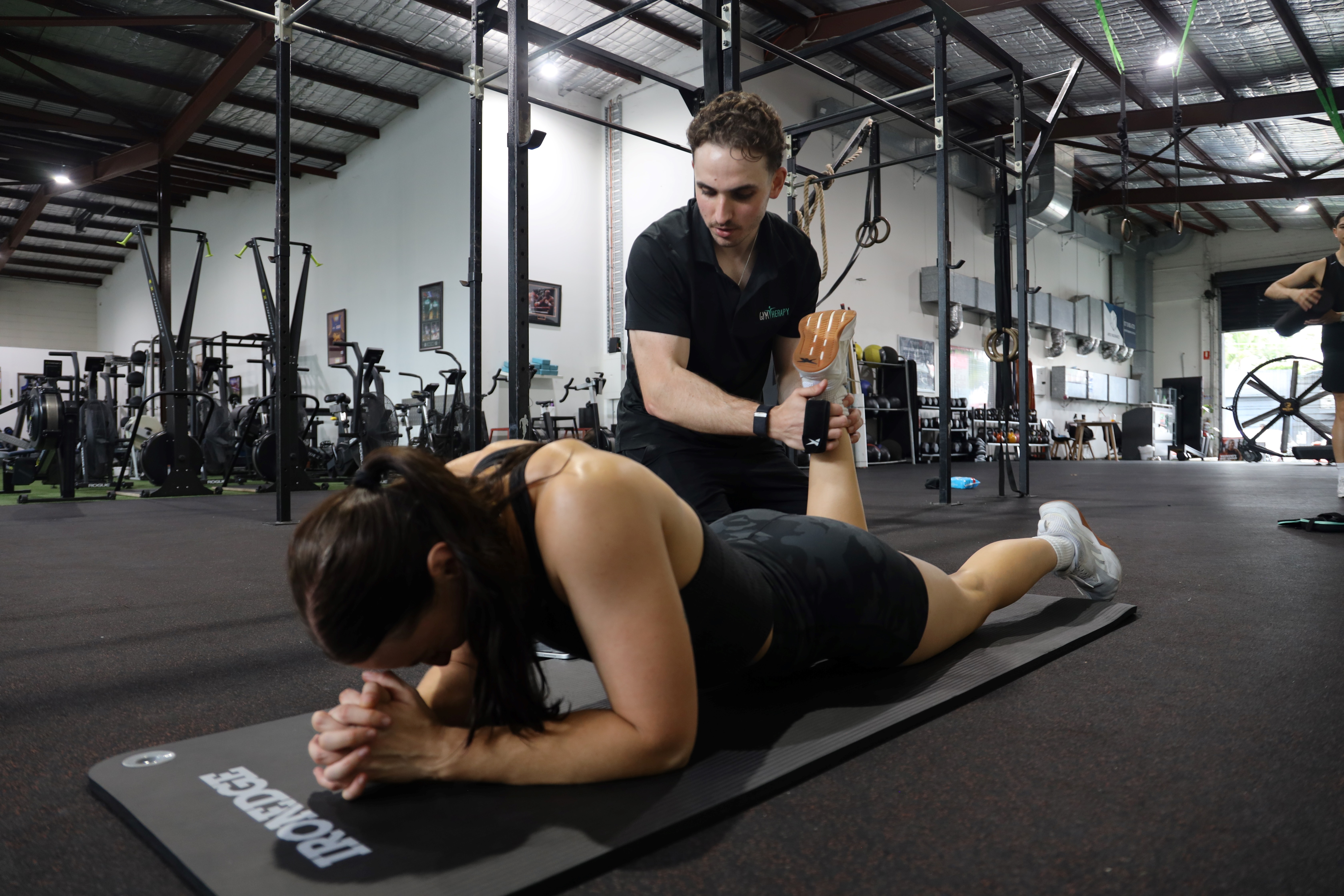 GymTherapy physiotherapist performing knee strength testing on client for knee pain