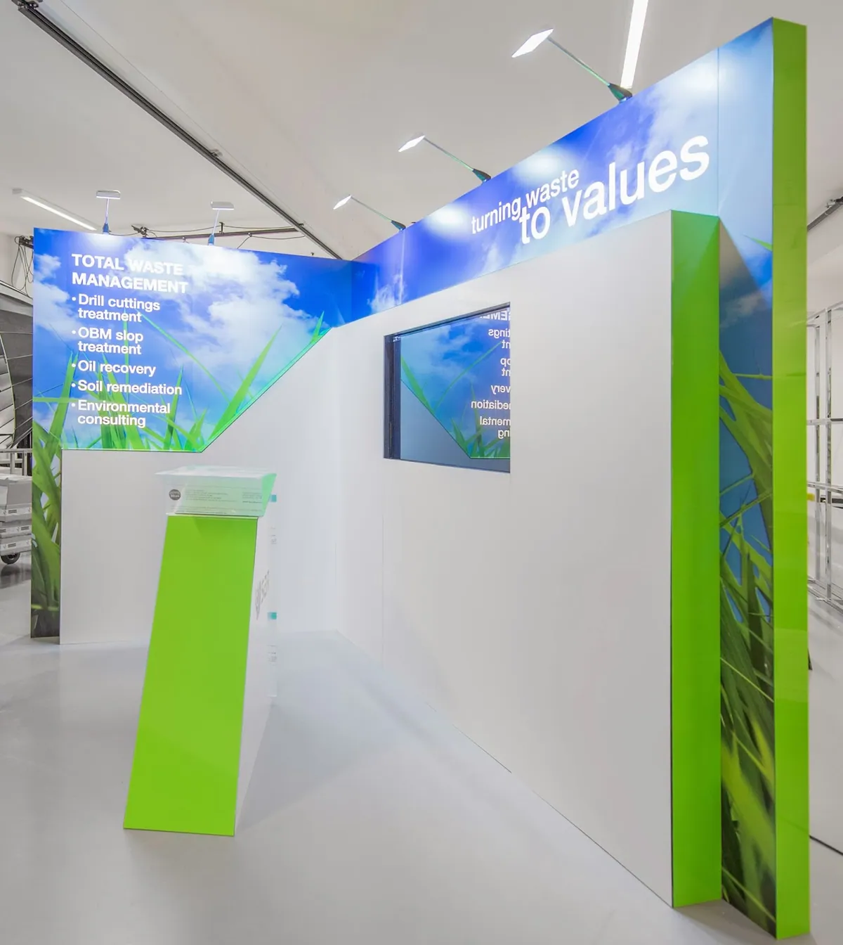 White fabric modular stand with integrated screen and green accent