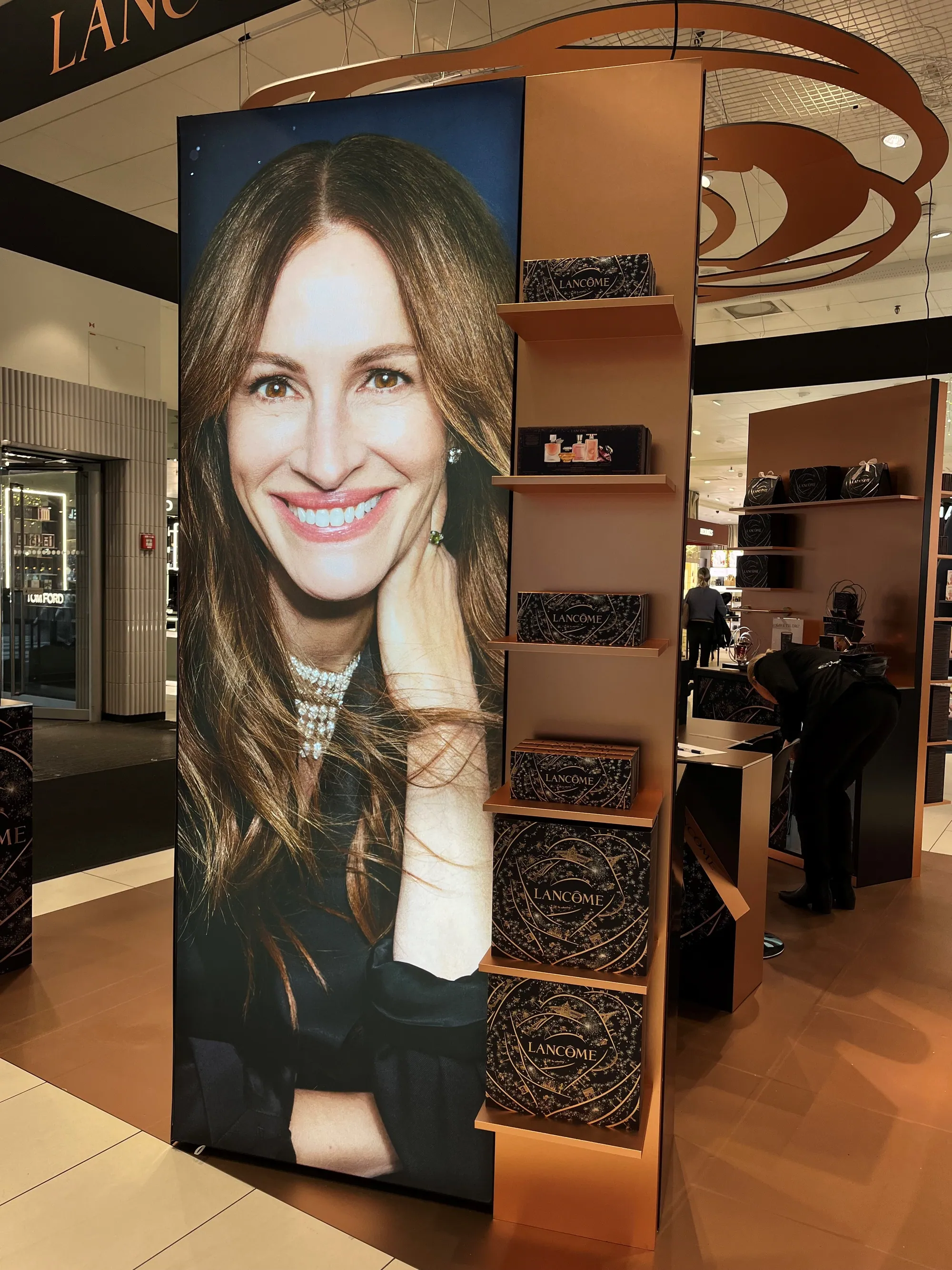 Backlit portrait column with shelving in a luxury beauty pop-up