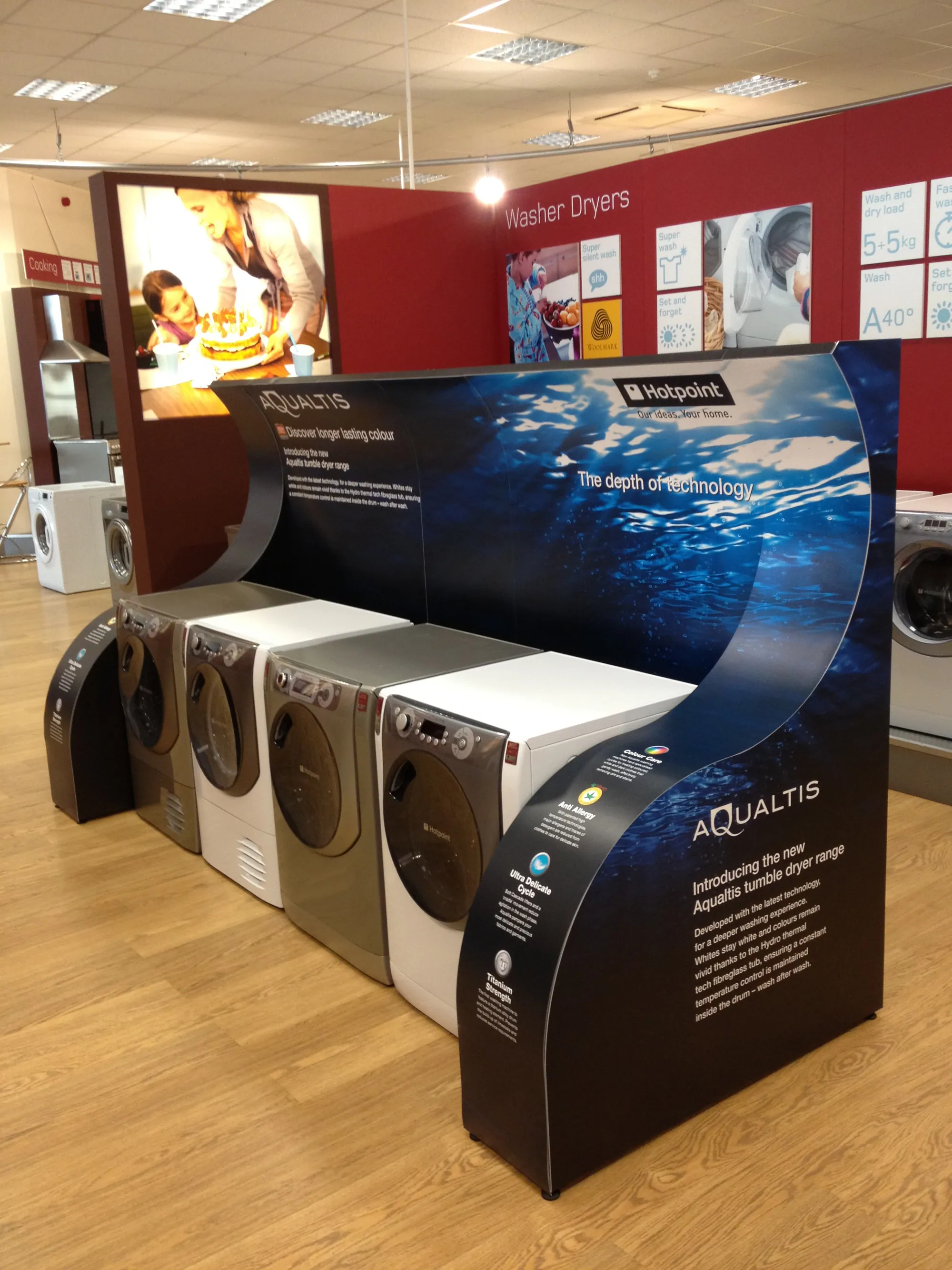 Appliance retail display with curved fabric graphic wall built with T3