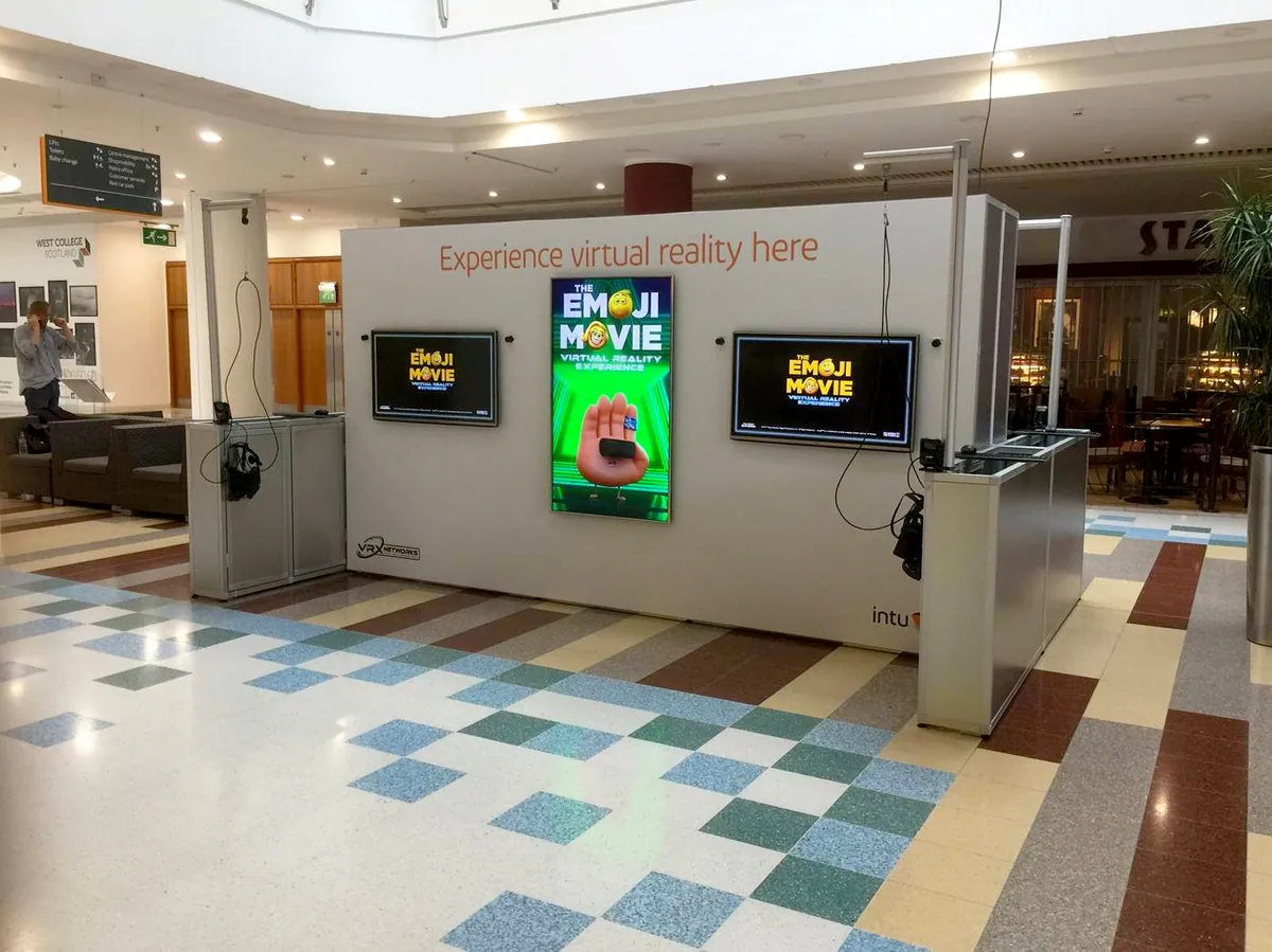 Virtual reality experience wall with screens in a shopping centre