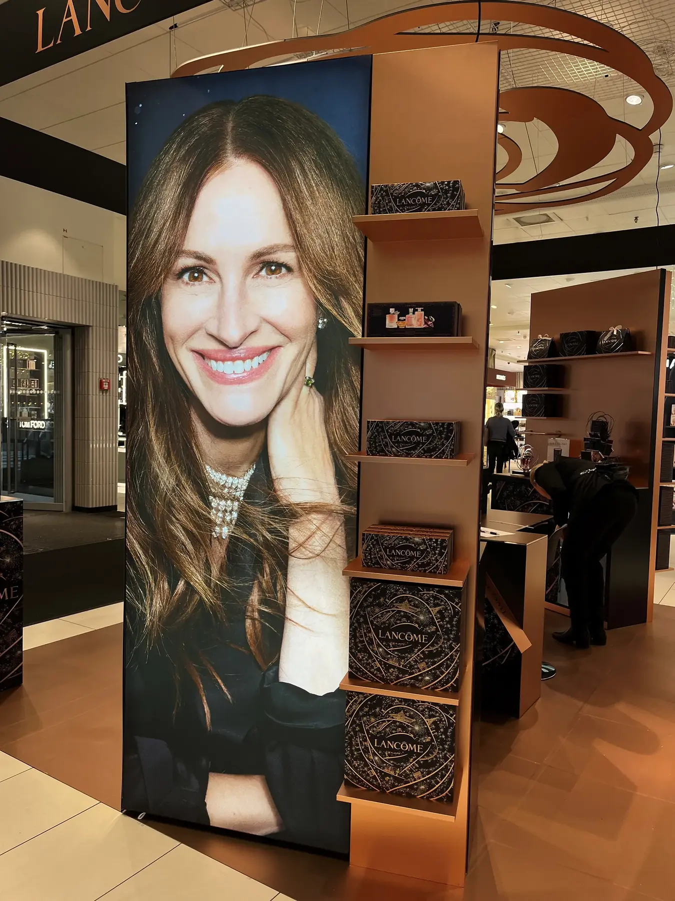 Backlit portrait column with shelving in a luxury beauty pop-up