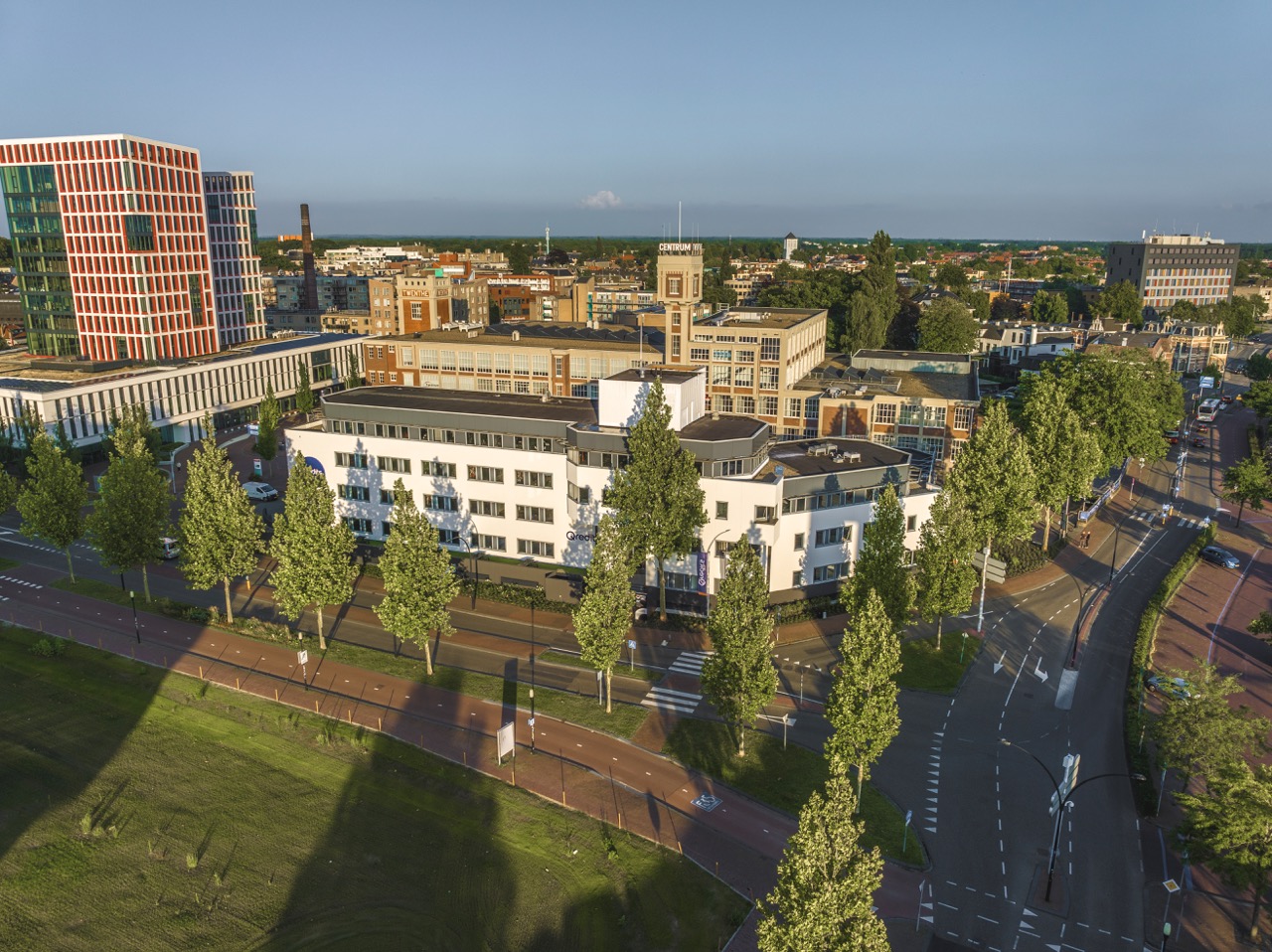 Buitenzijde van Campus Dreesz in Almelo en de directe omgeving