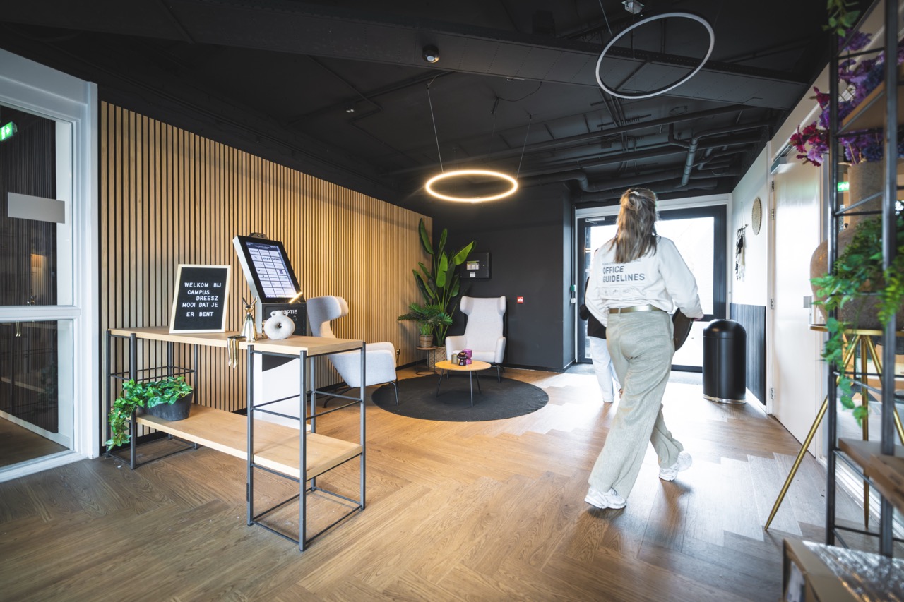 Ingang bij Campus Dreesz Brugstraat