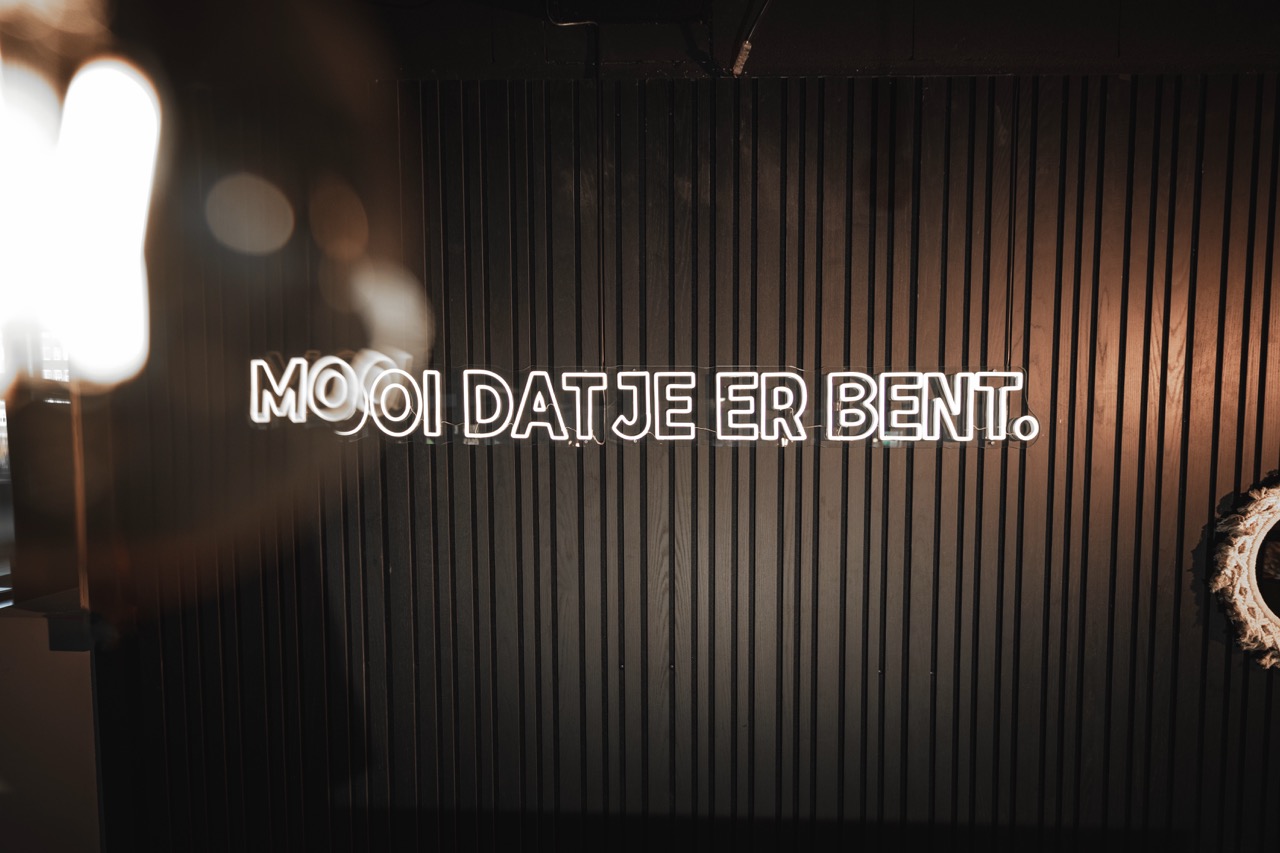 Wandtekst in het interieur van Campus Dreesz in Almelo