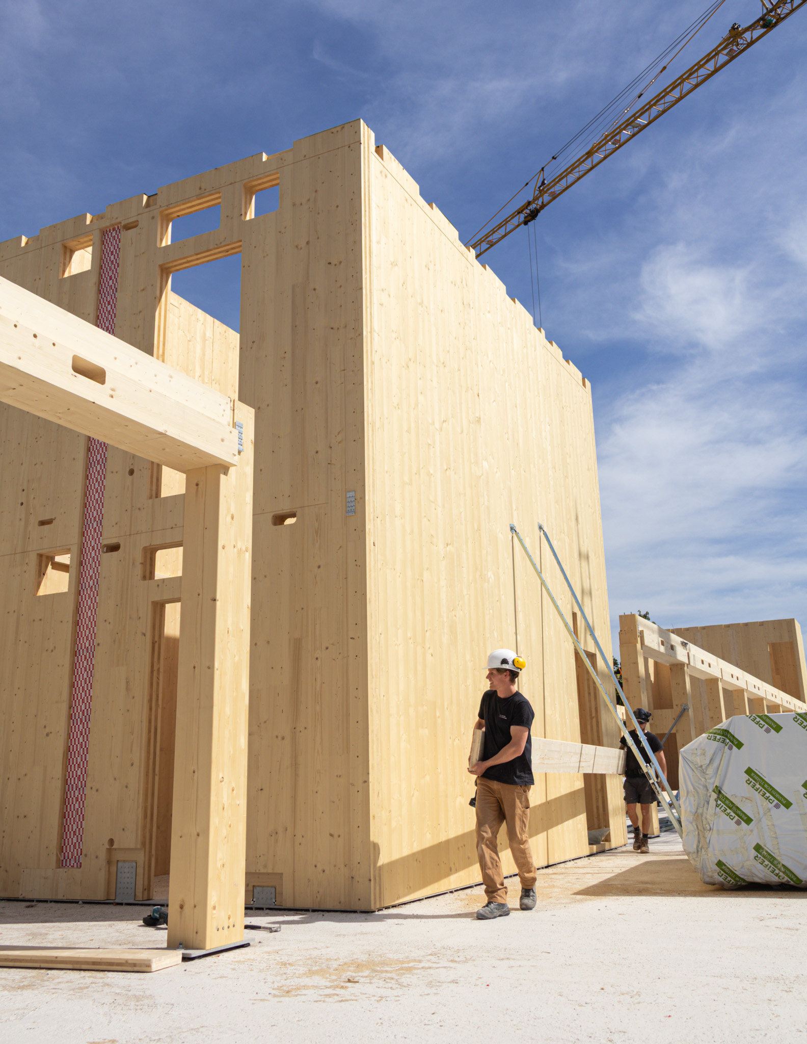 Opbouw van de houten constructie van Campus CeeCee Timber in Enschede