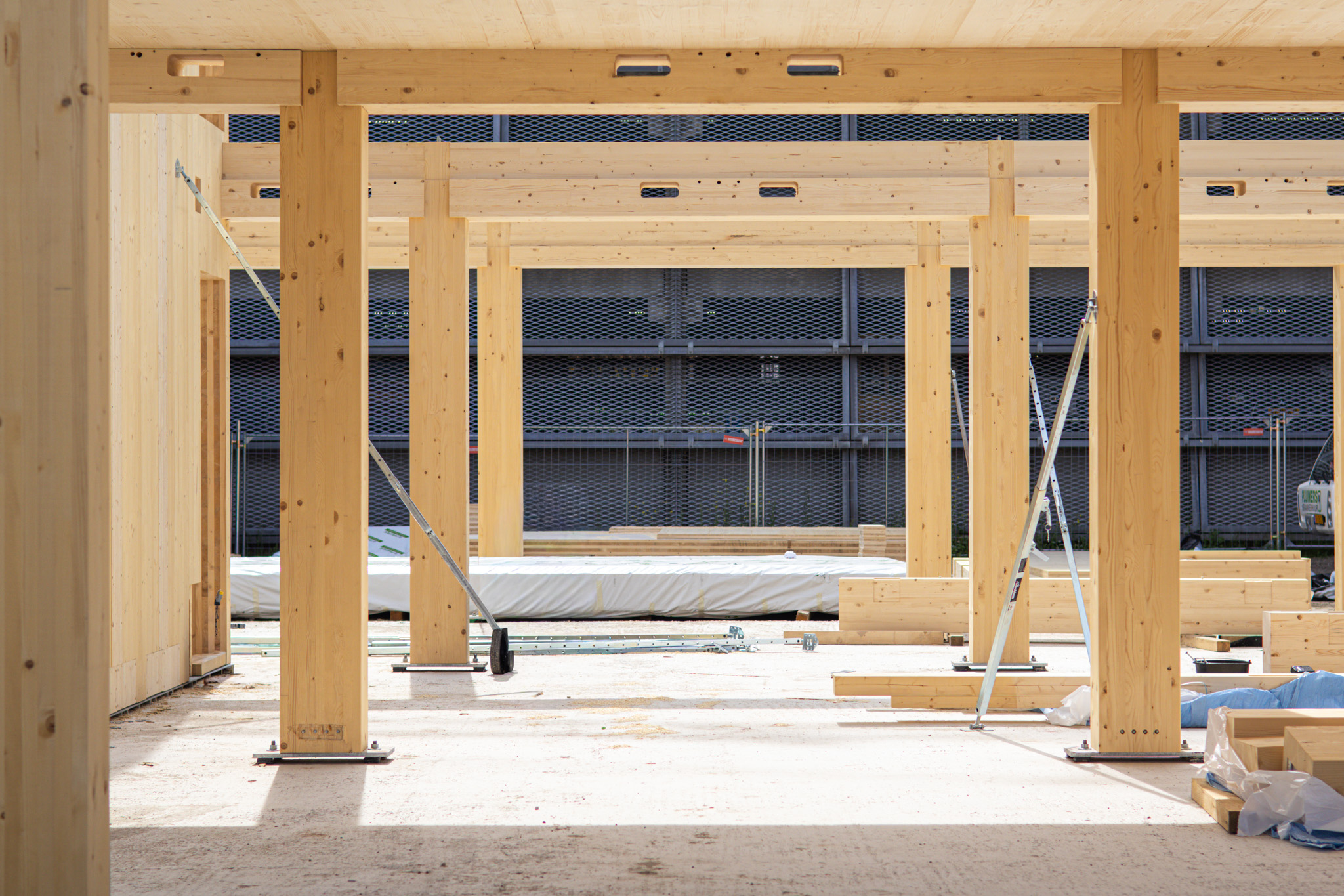 Bouwplaats met houten constructie van Campus CeeCee Timber in Enschede
