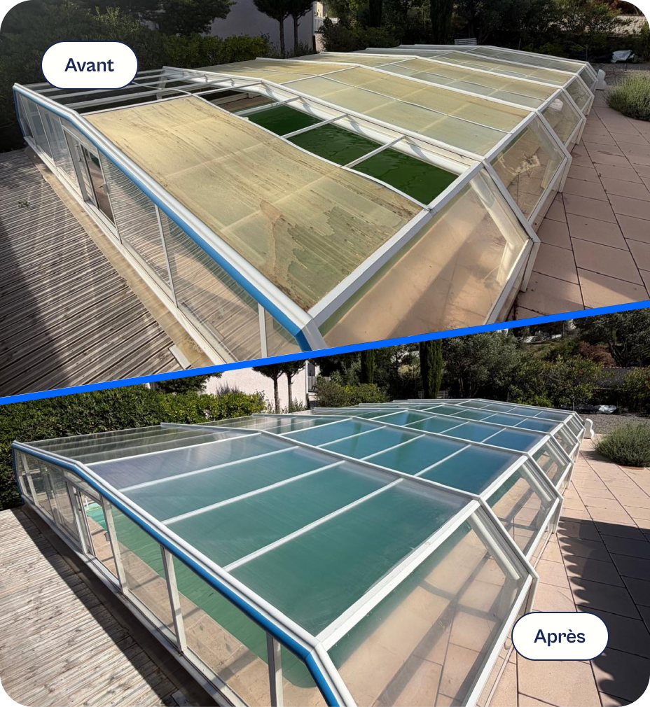 Vue en angle avant de deux piscines couvertes par une structure en verre et métal, montrant un avant et après : la couverture avant est sale et décolorée, la couverture après est propre et claire.
