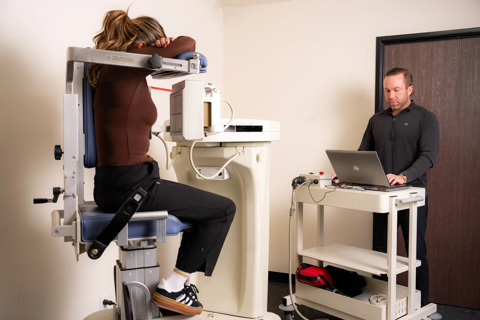 Mobile SPECT camera set up for a nuclear stress test at a cardiology office