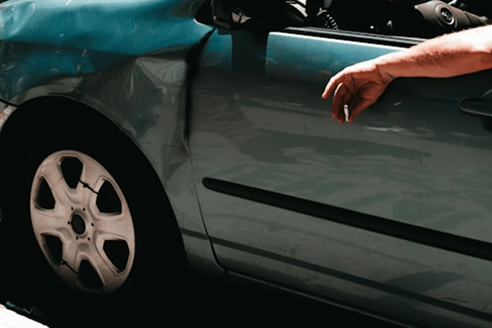Graues Auto bei Glanzwer Autoservice in Kiel