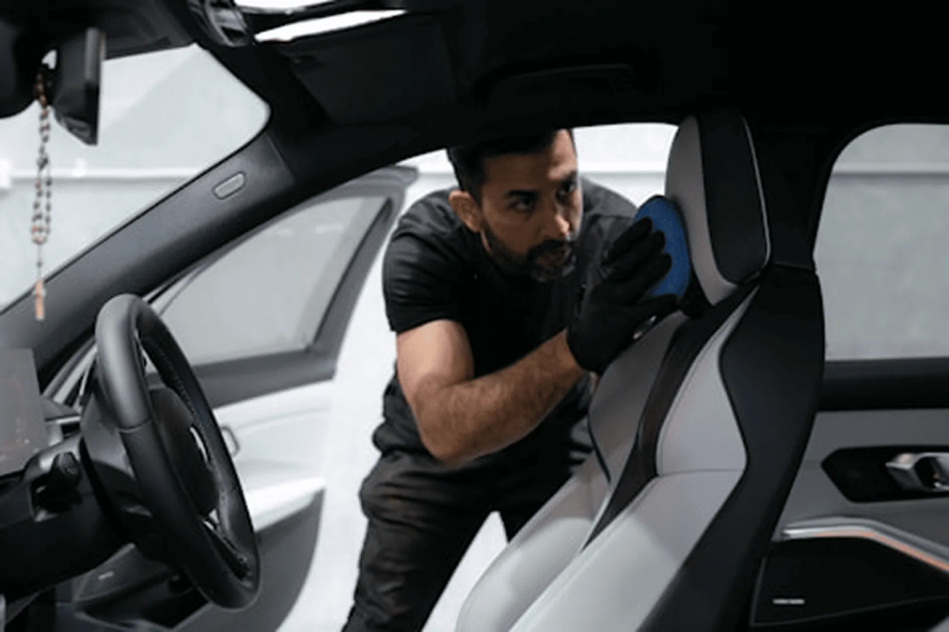 Innenraum eines Autos bei Glanzwerk Autoservice in Kiel