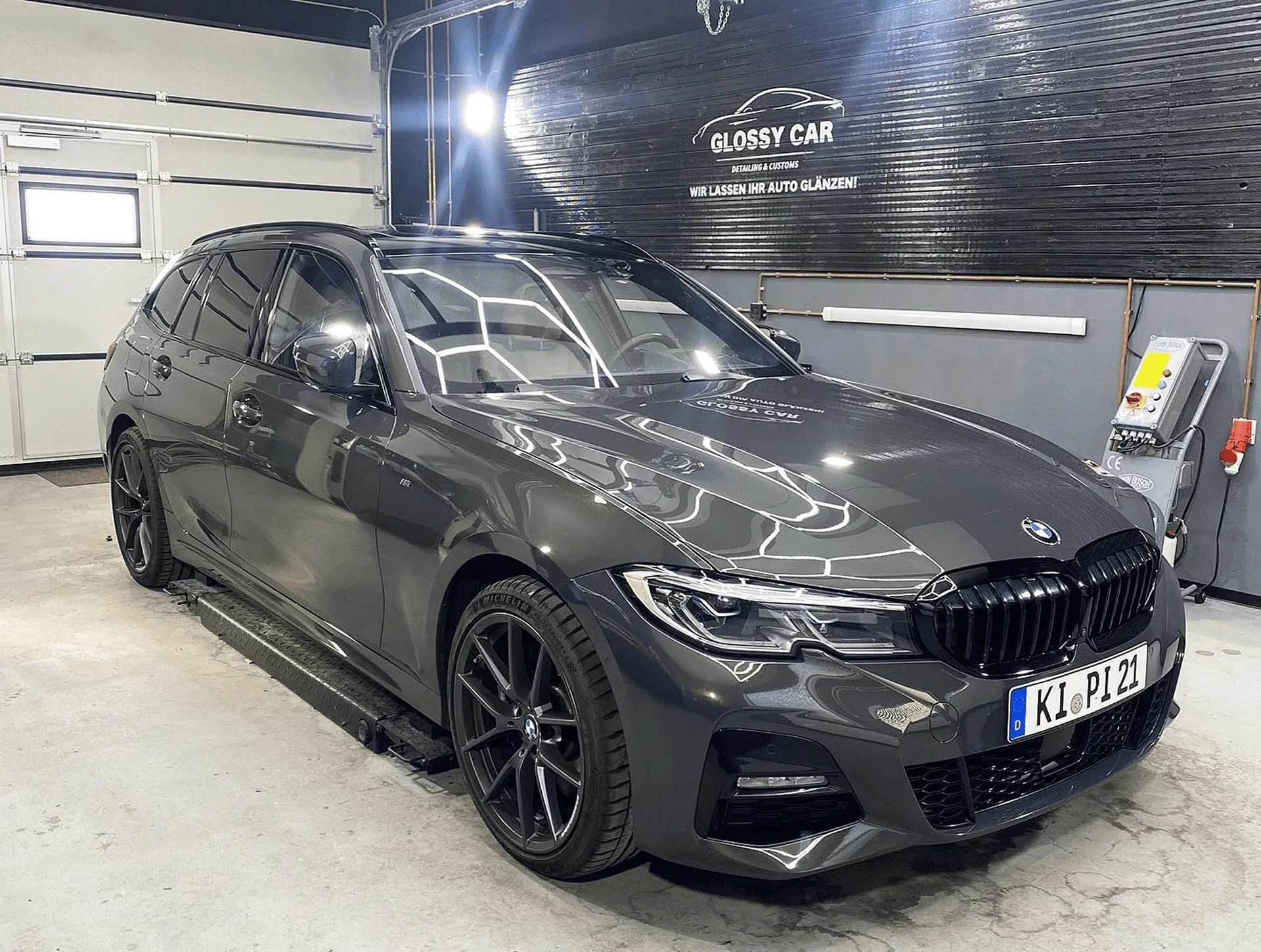 BMW in Glanzwerk Autoservice Werkstatt