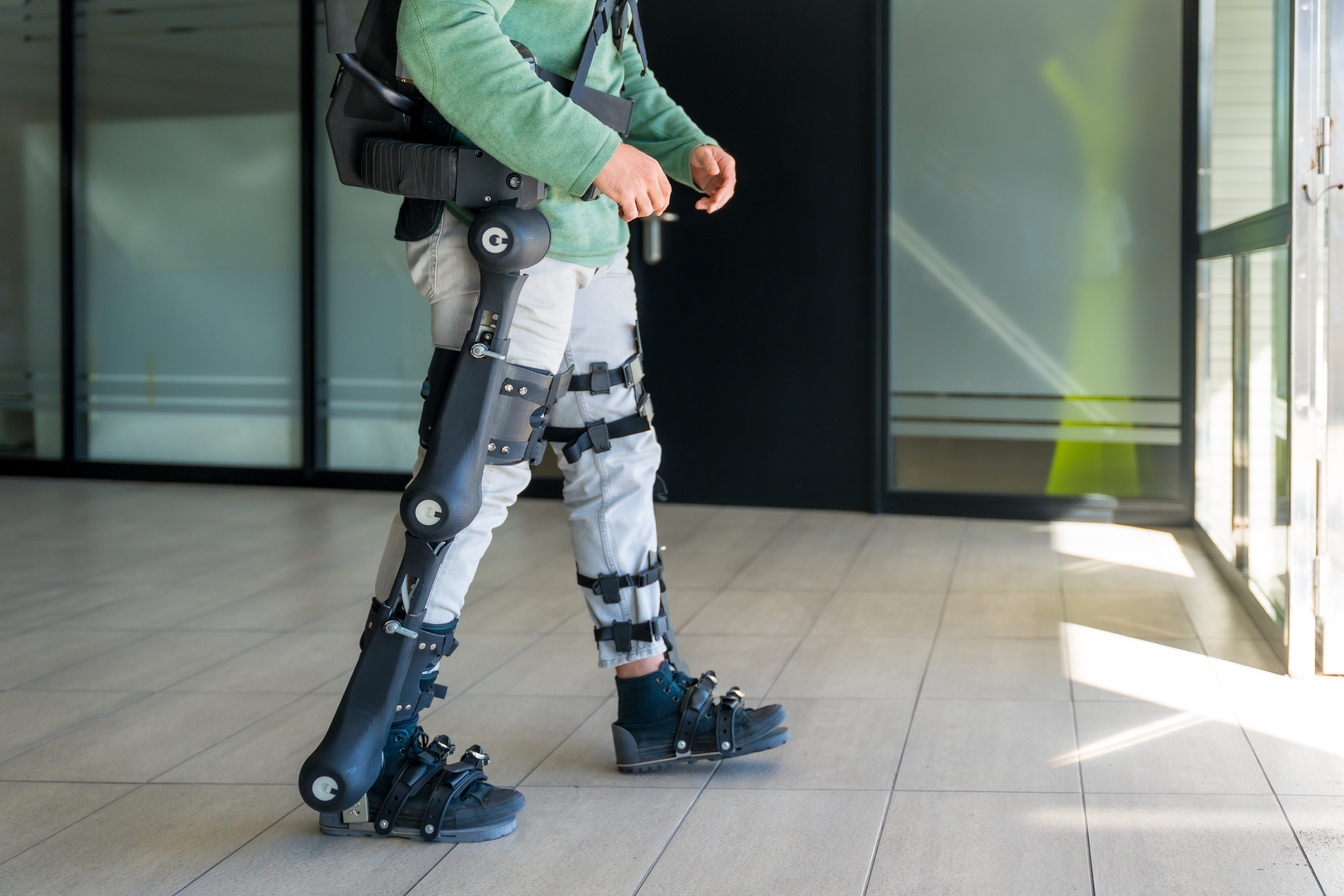 Lower-body robotic exoskeleton for assisted walking