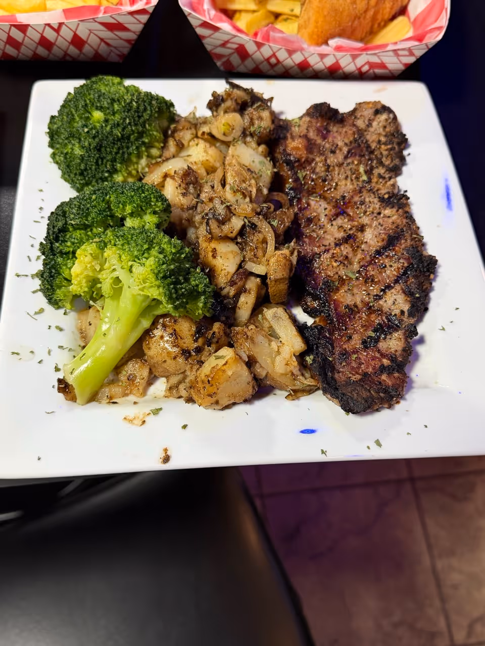 steak with potatoes and broccoli