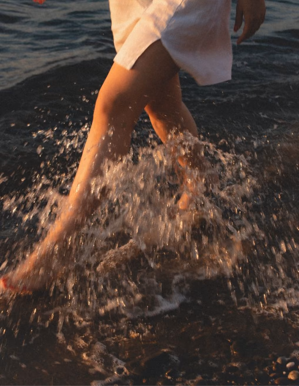 An ecosystem where well-being, understated sophistication and the rhythm of the ocean come together — so you can keep working, dreaming and creating, but closer to what matters.