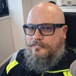 Rakennusalan asiantuntija ja märkätilavalvoja Tomi Lindström