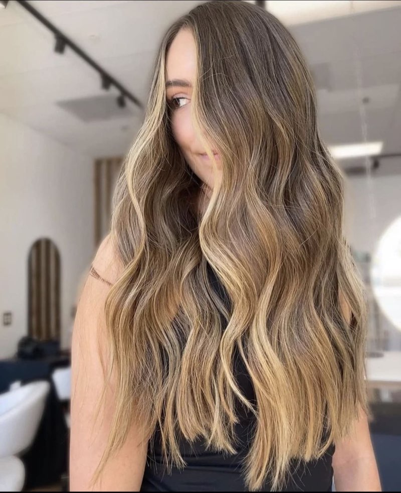 Heller Balayage-Look aus dem Salon
