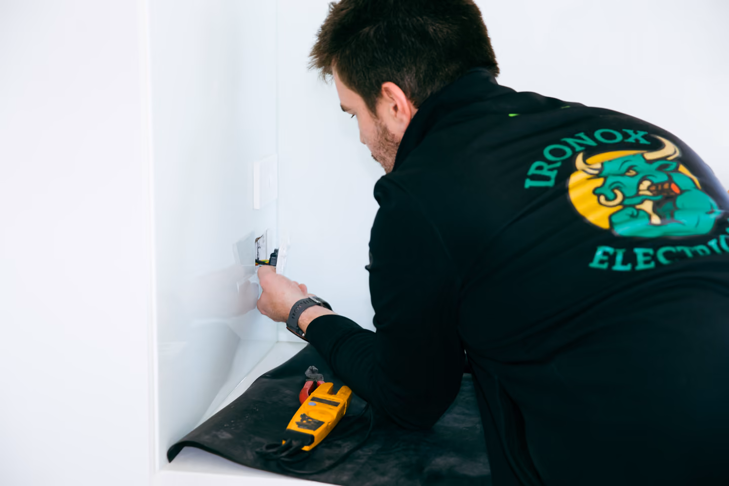 Kenny McCaskill from Ironox Electrical providing professional electrical services in Melbourne's Bayside and South Eastern suburbs.