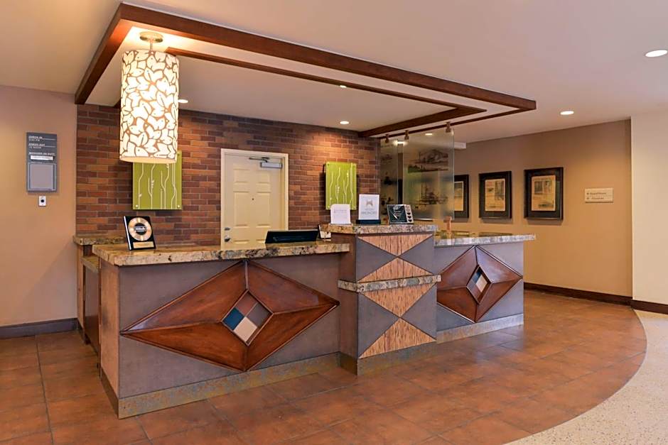 Hilton Garden Inn & Riverfront Conference Center, by Tekton Contracting