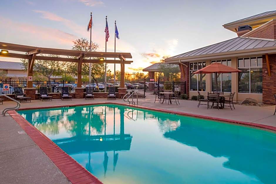 Hilton Garden Inn & Riverfront Conference Center, by Tekton Contracting