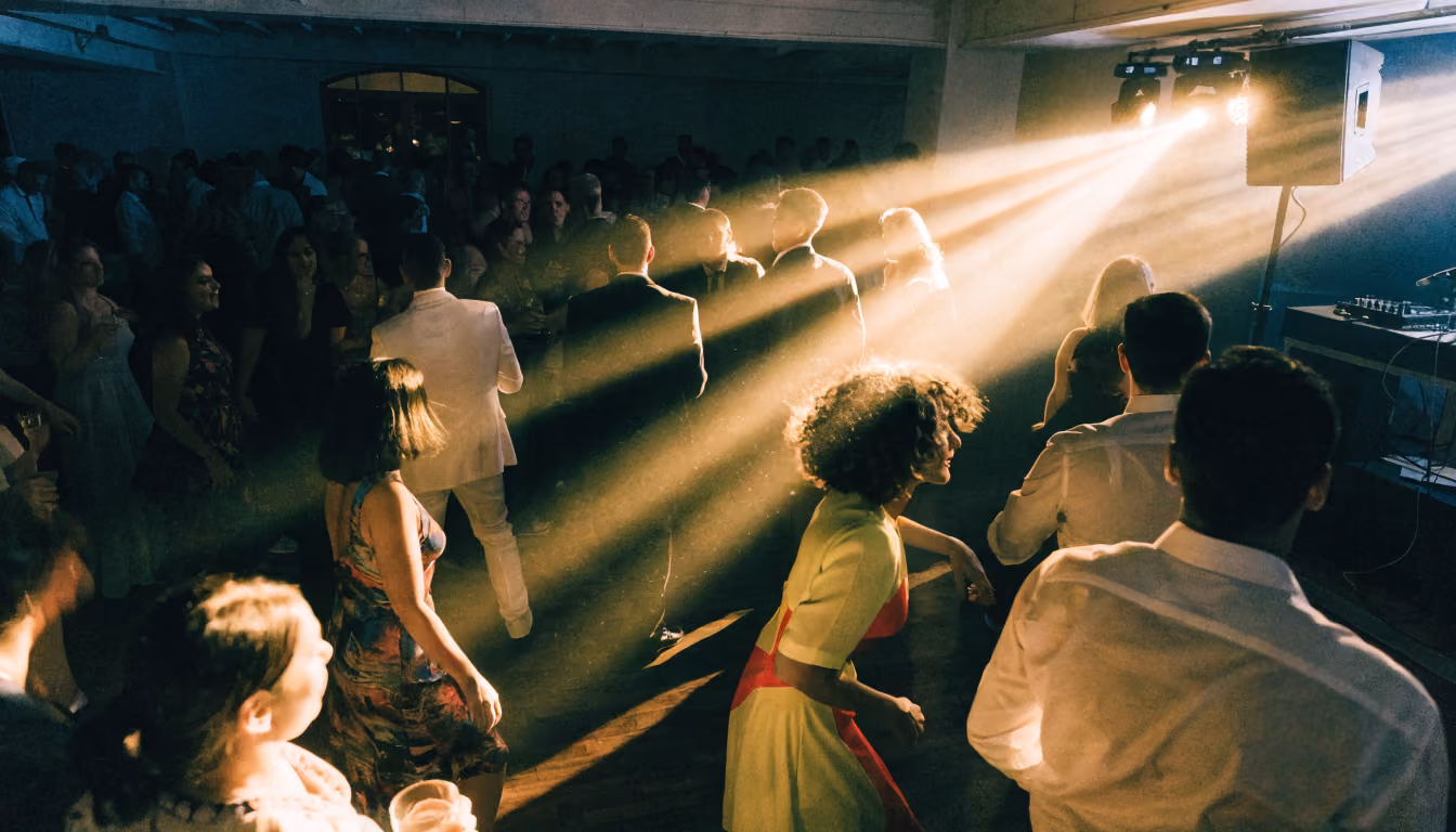 Proč zvolit DJ na svatbu? 7 důvodů a kdy je lepší kapela