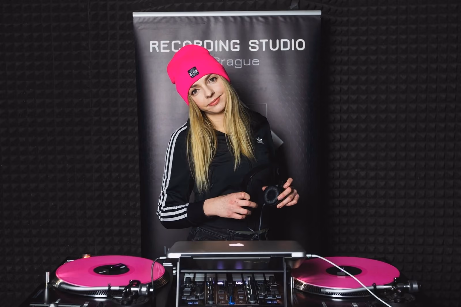DJ Karolína