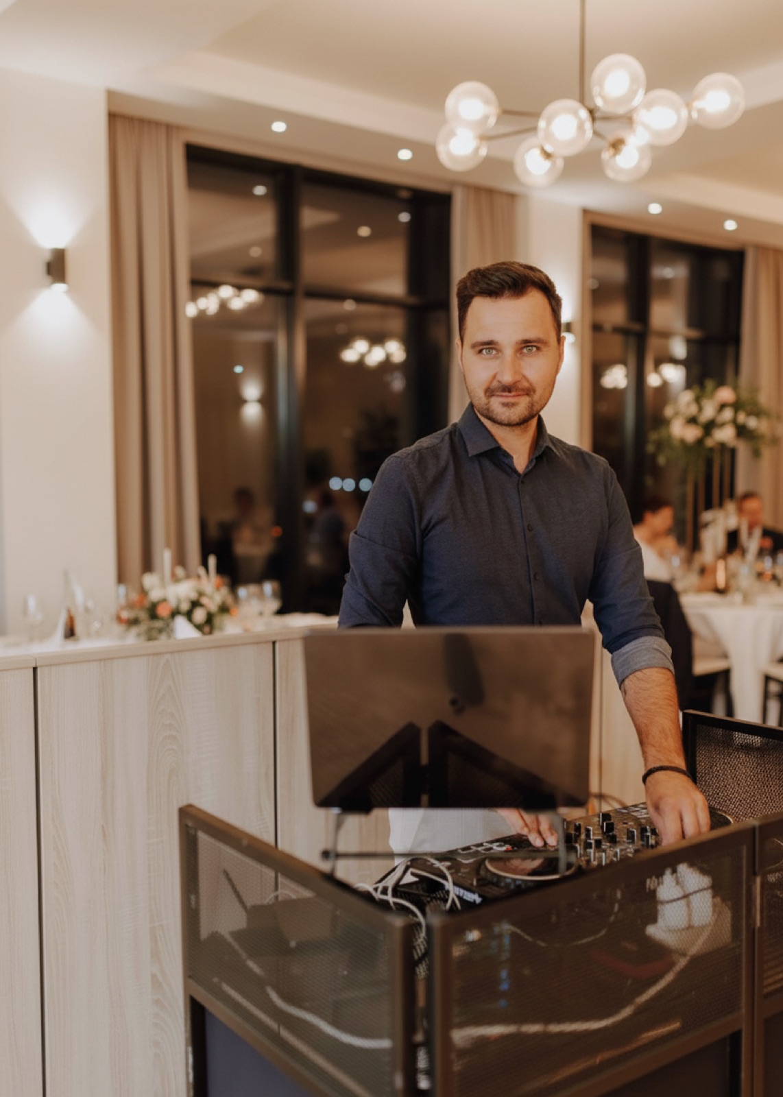 Svatební DJ Audiora během večerní části svatby