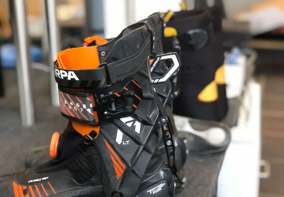 Service de boot fitting podologique, ajustement de chaussures de sport chez Belledonne Podologie.