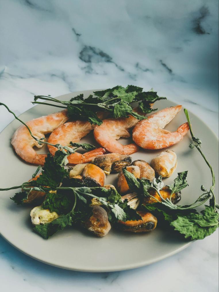 Garlic prawns with spinach in a pan with lemon
