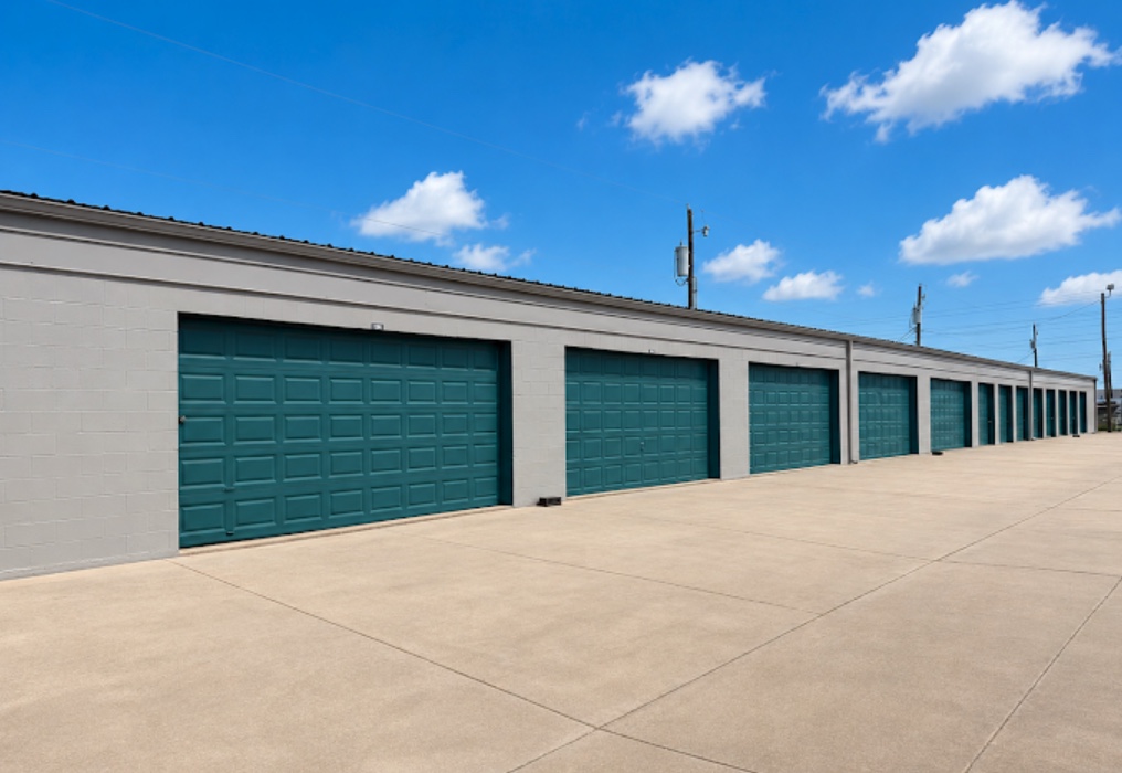 Ground-level storage units with drive-up access in Corpus Christi, TX