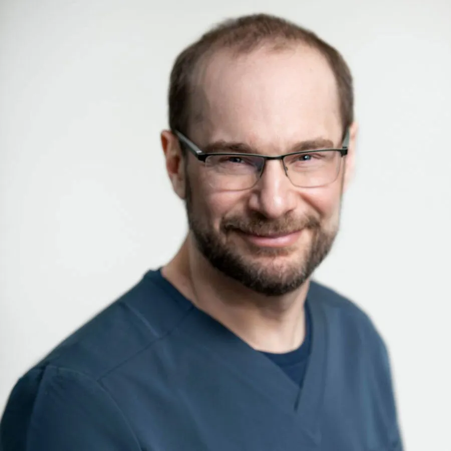 Portrait of Ross Zeltser