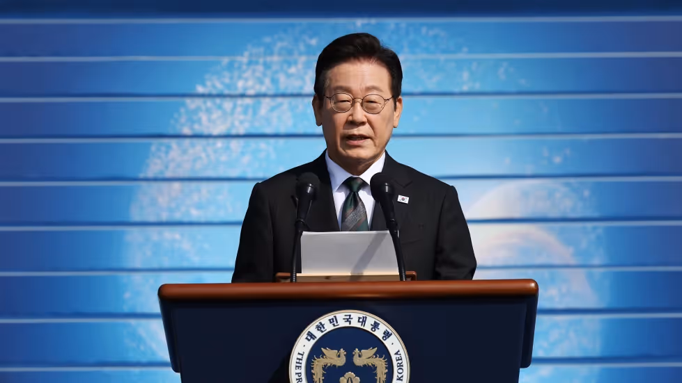 South Korean President Lee Jae Myung delivers his speech during a celebration to mark 77th Armed Forces Day in Gyeryong, South Korea Wednesday, Oct. 1, 2025. (Kim Hong-Ji/Pool Photo via AP)