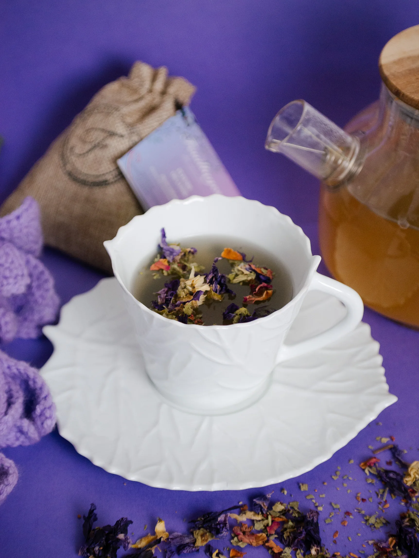 Tasse d'infusion naturelle fumante et réconfortante