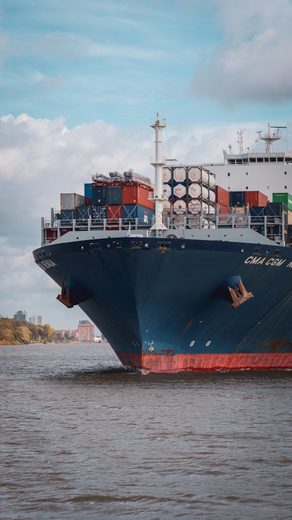 container. ship.