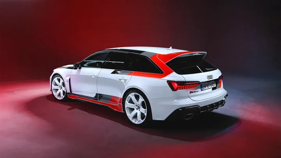 2024 Audi RS 6 GT rear quarter