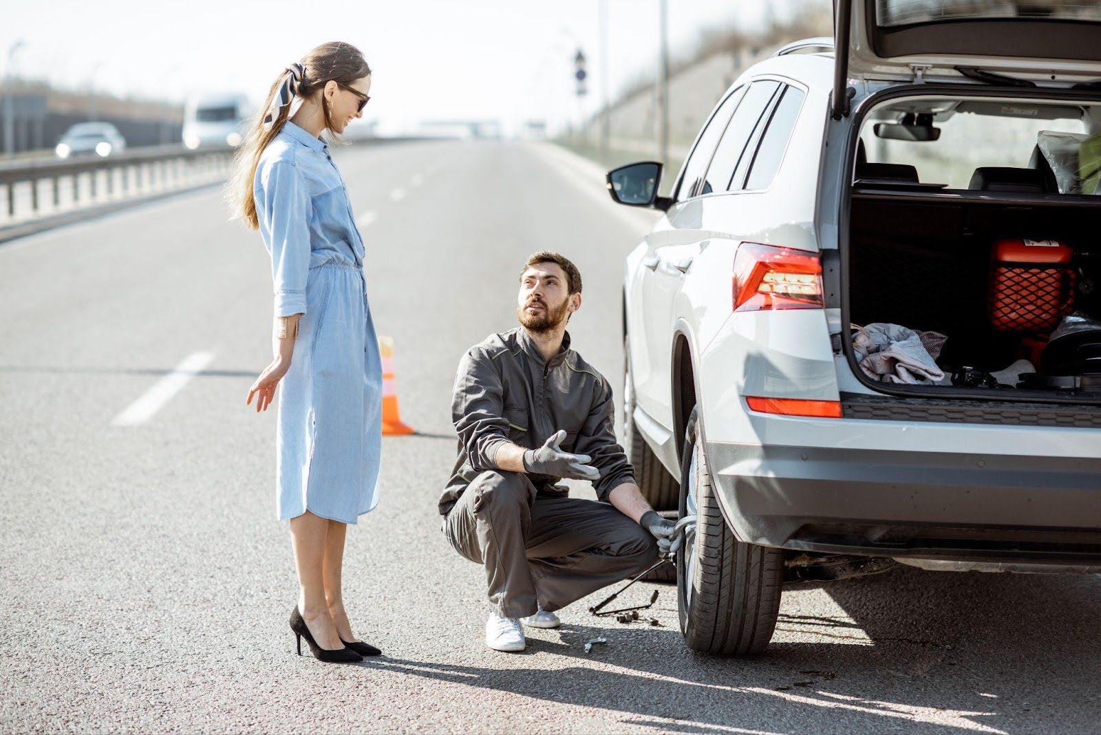 a woman talk to a roadasstancer