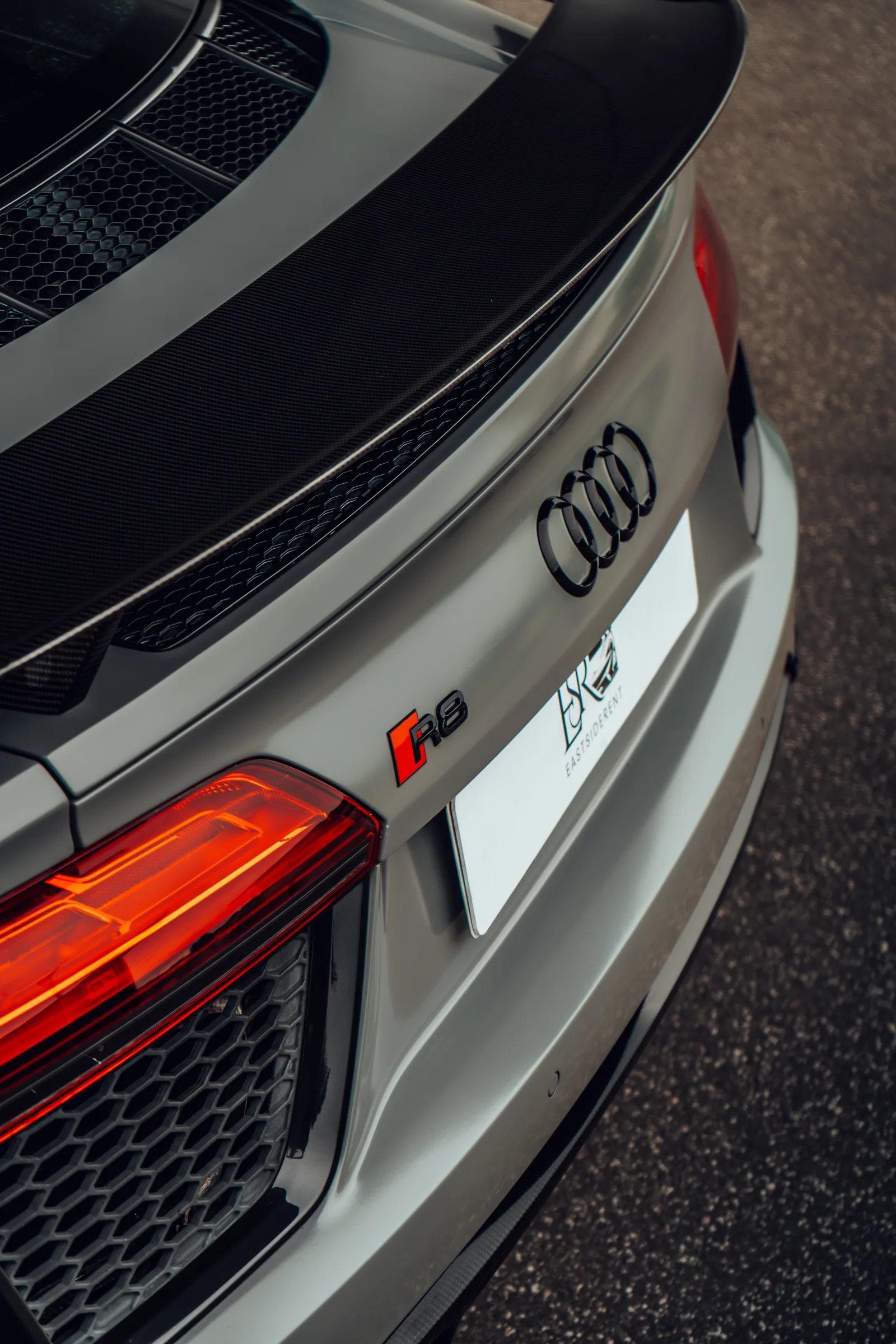 Audi R8 V10+ mieten bei Magic Rent