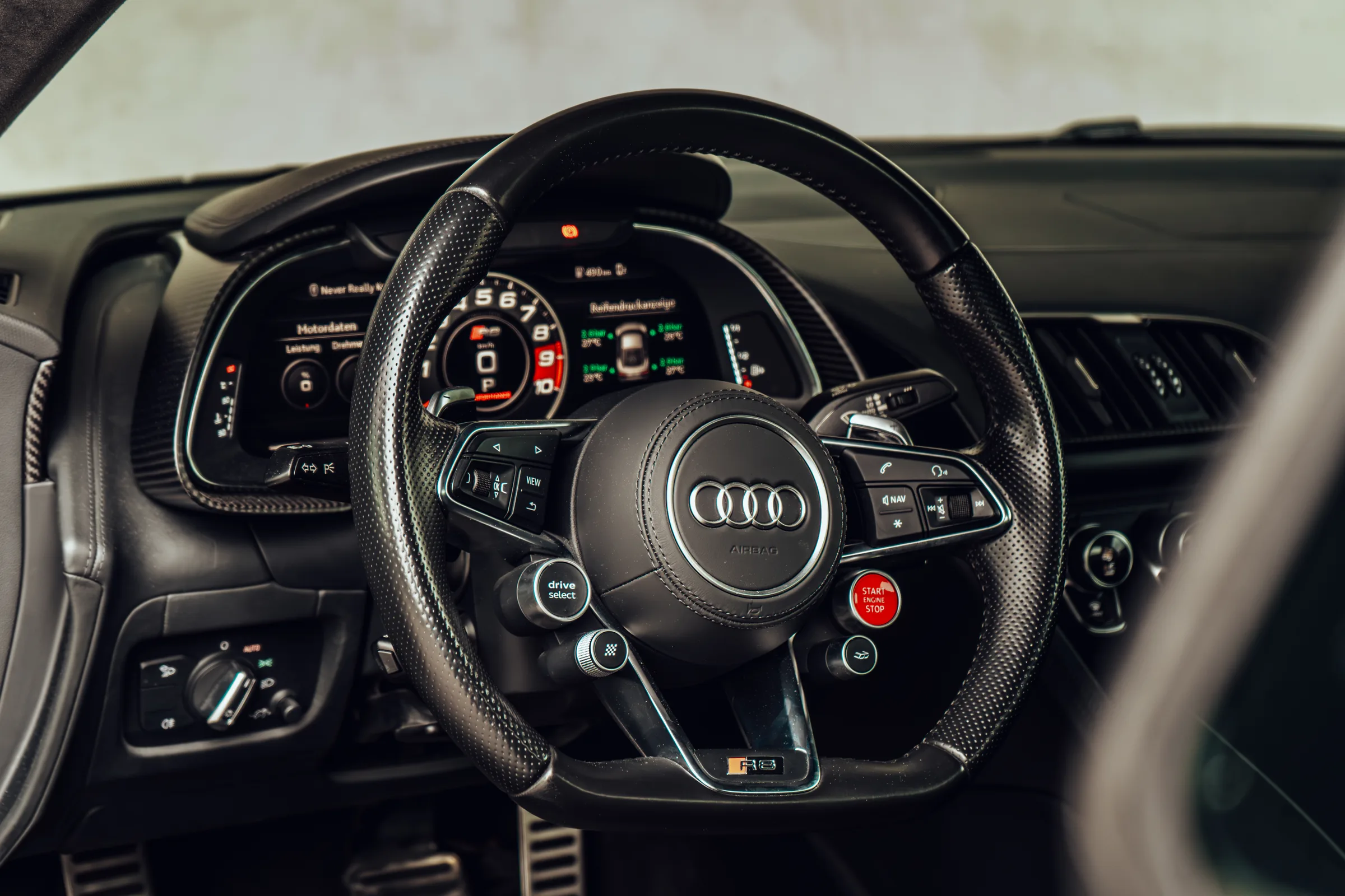 Audi R8 V10+ mieten bei Magic Rent