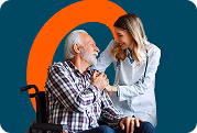 Homme âgé en fauteuil roulant serrant la main d'une femme qui sourit devant un fond orange.
