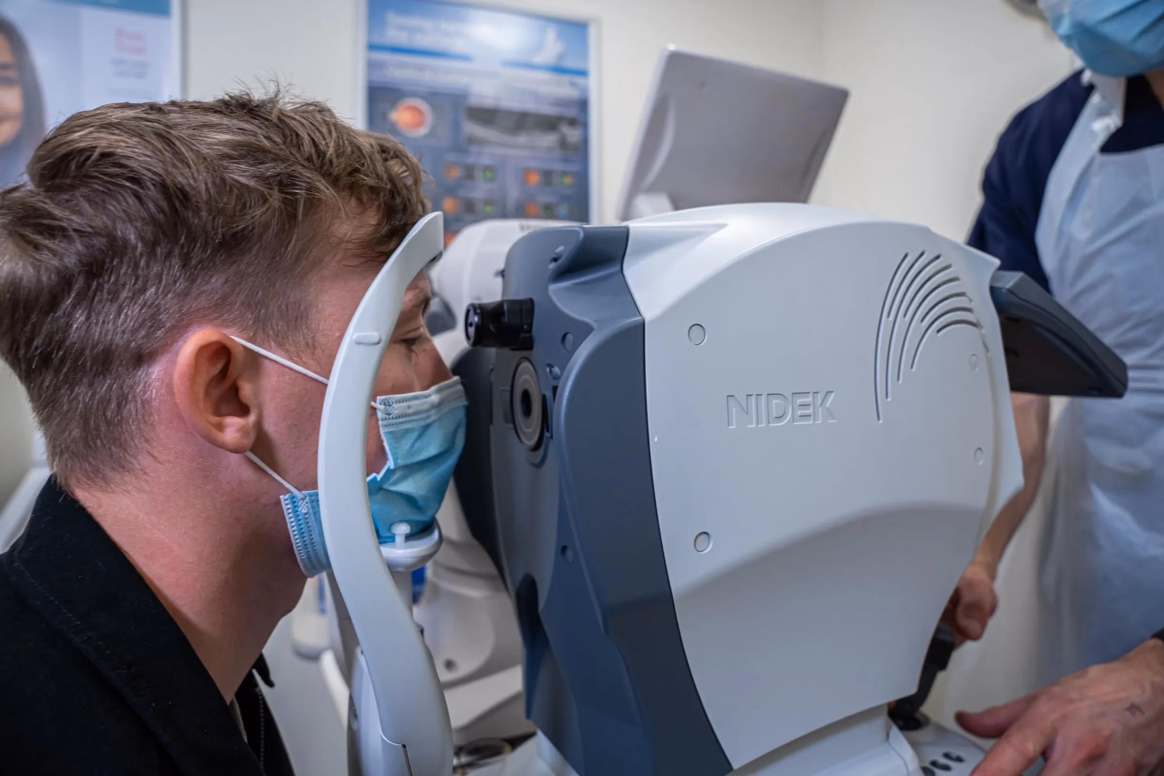Optometrist using retinal imaging equipment
