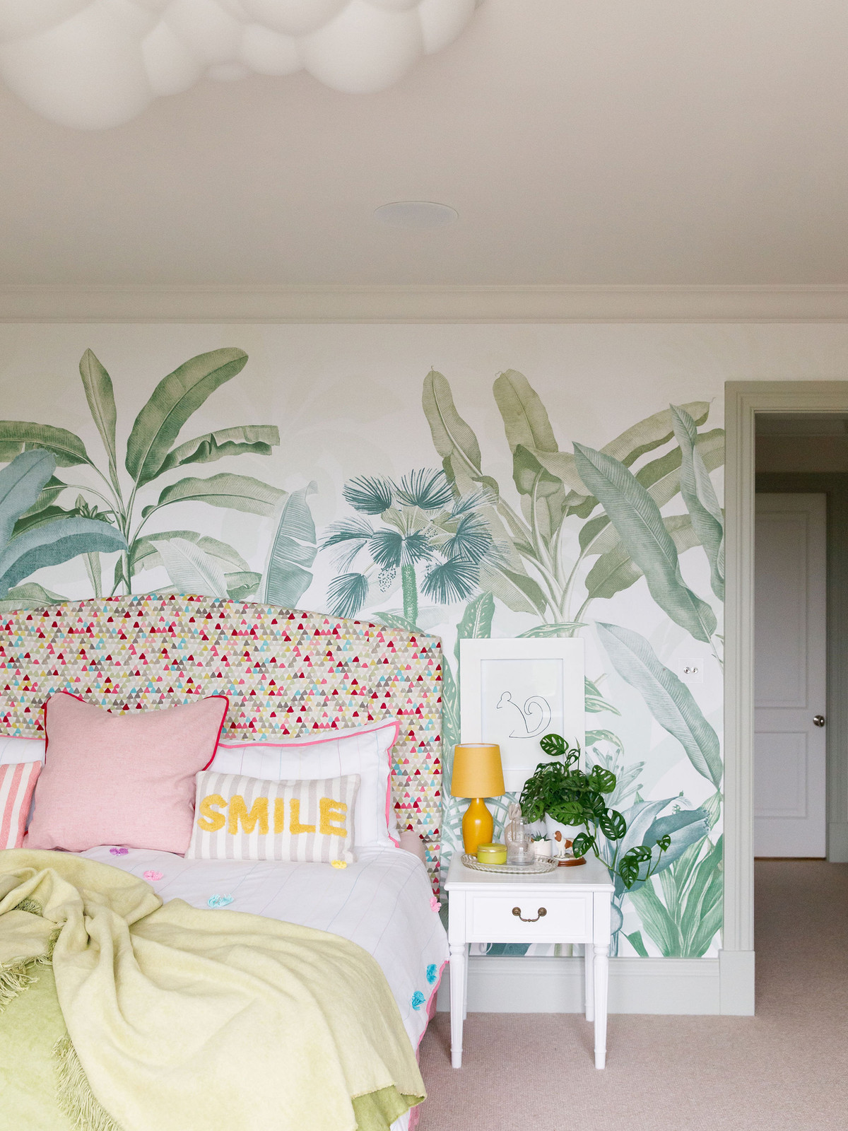 A Jungle-Wrapped Bedroom for a Very Happy Eight-Year-Old