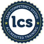Ronde zegel met tekst 'Lean Competency System Accredited Training' en sterpictogrammen.