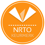Oranje NRTO keurmerk met witte en oranje grafische vorm boven tekst