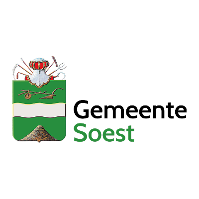 Wapen met landbouwsymbolen en tekst 'Gemeente Soest'.